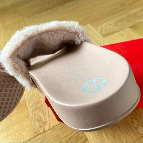 [Brand New] The WISHBONE Collection / Jaclyn /Pink Faux Fur sandal / Size 9 - Picture 5 of 12